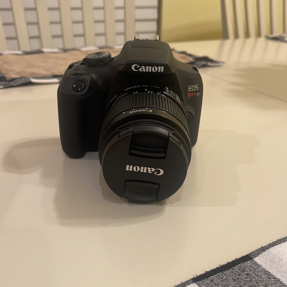 Canon camera - Picture 3 of 4